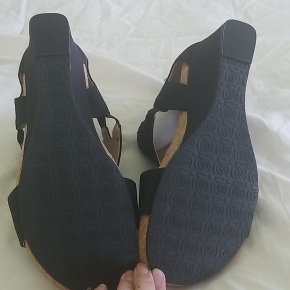 Adrienne Vittadini Black Wedges - Picture 4 of 5
